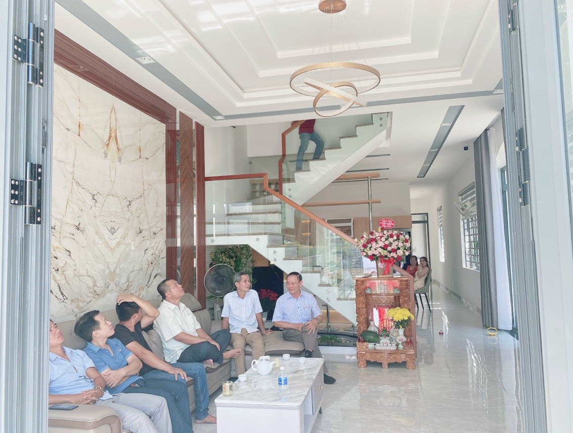 Nhà anh Cự