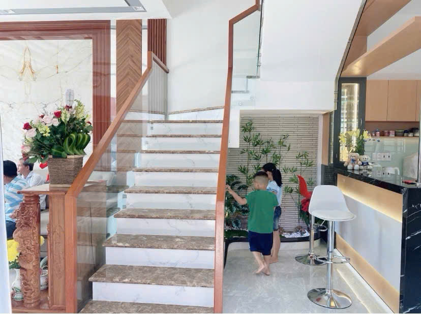 Nhà anh Cự
